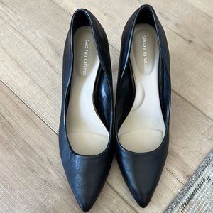 Black leather pumps 6.5 saks fifth Avenue